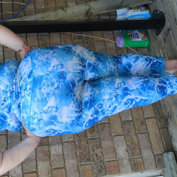 Athletic Top - Picture 4 of 6